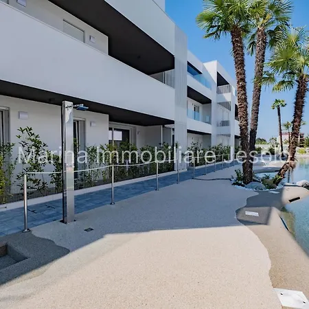 Twin Bays 3 *
